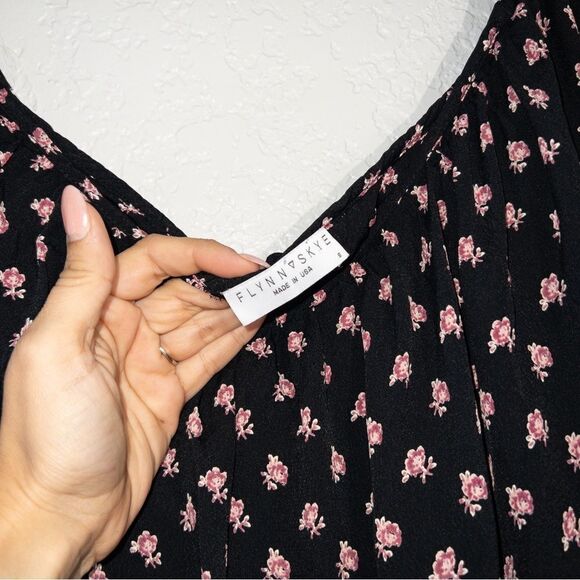 Flynn Skye Black‎ Floral Claire Jumpsuit Size Small - Picture 3 of 9